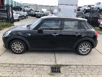 krockskadad bil auto Mini Cooper 1.5i 100kW E6 5 drs Chili 2015/2