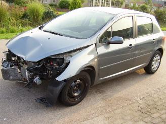 Coche accidentado Peugeot 307 16hdif 5 drs 2006/1