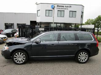 skadebil auto Volvo V-70 T4 132kW Limited Edition 2012/1