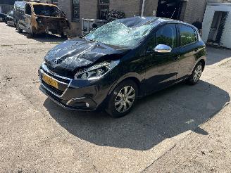  Peugeot 208  2016/4