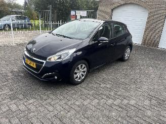 Auto incidentate Peugeot 208 1.2 puretech weinig km !! 2016/8