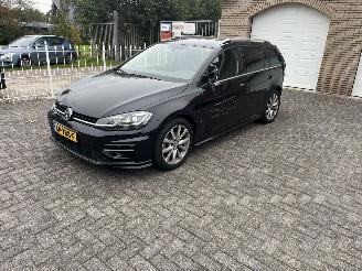 Damaged car Volkswagen Golf R-line !! Automaat !! Weinig km !! 2018/2