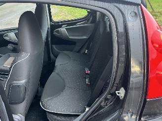 Peugeot 107 Weinig km !! picture 13