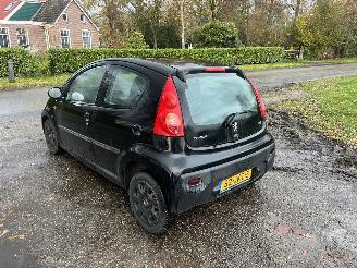 Peugeot 107 Weinig km !! picture 3