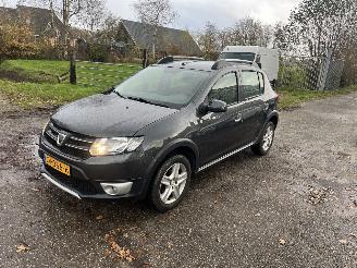 damaged passenger cars Dacia Sandero Automaat !! Weinig km !! 2017/6