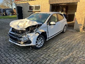 Peugeot 208 1.2 puretech picture 5