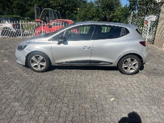Renault Clio 0.9 tce weinig schade !! picture 2