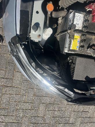 Mitsubishi Space-gear Automaat !! Zeer weinig km !! picture 27