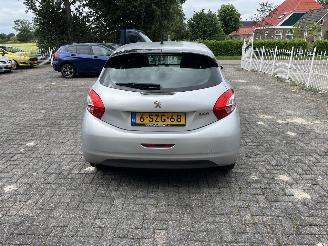 Peugeot 208 1.0 vti weinig km !! picture 4