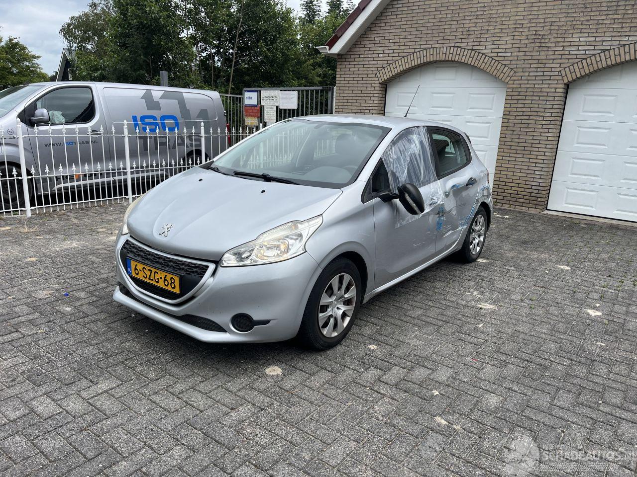 Peugeot 208 1.0 vti weinig km !!
