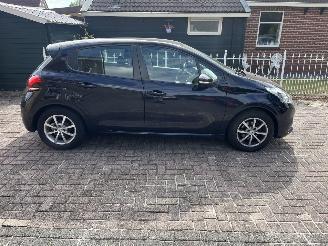 Peugeot 208 1.2 puretech picture 6