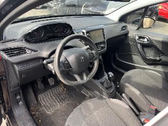 Peugeot 208 1.2 puretech picture 10