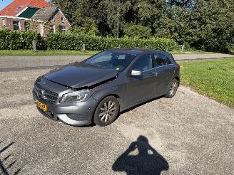 uszkodzony samochody osobowe Mercedes A-klasse A180d 2014/6