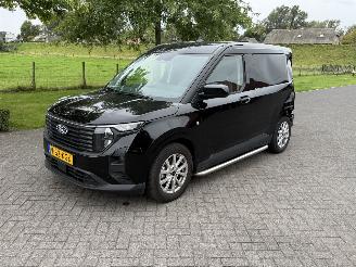 krockskadad bil bedrijf Ford Transit Courier 1.5 Limited 2024/12