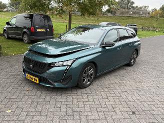 uszkodzony samochody osobowe Peugeot 308 SW Puretech Active Pack Business 2023/1