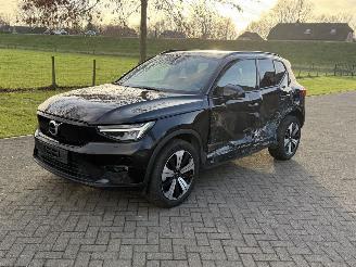 krockskadad bil auto Volvo XC40 70 kWh Recharge Ultimate / Pano / Leer 2023/3