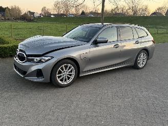Vaurioauto  passenger cars BMW 3-serie 320e Touring / Plug-in Hybride / Automaat 2022/9