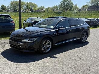 damaged passenger cars Volkswagen Arteon Shooting brake 2.0 TDI R-Line / Panorama / Leer / Automaat 2021/2