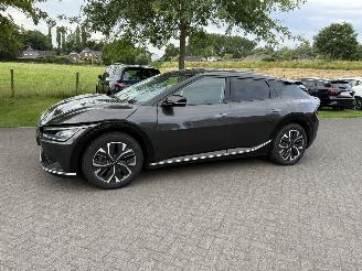 Vaurioauto  passenger cars Kia EV6 Plus 168 kW 77 kWh Leer 2023/9