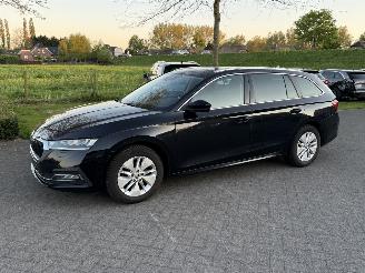 Schadeauto Skoda Octavia 2.0 CRTDI 110KW DSG7 CLEVER 2023/2