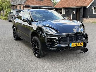 Porsche Macan 3.0 GTS AWD / Panorama / Leer picture 3