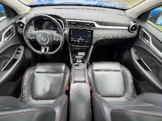 MG ZS EV Long Range Luxury 70 kWh / Panorama / Leer picture 17