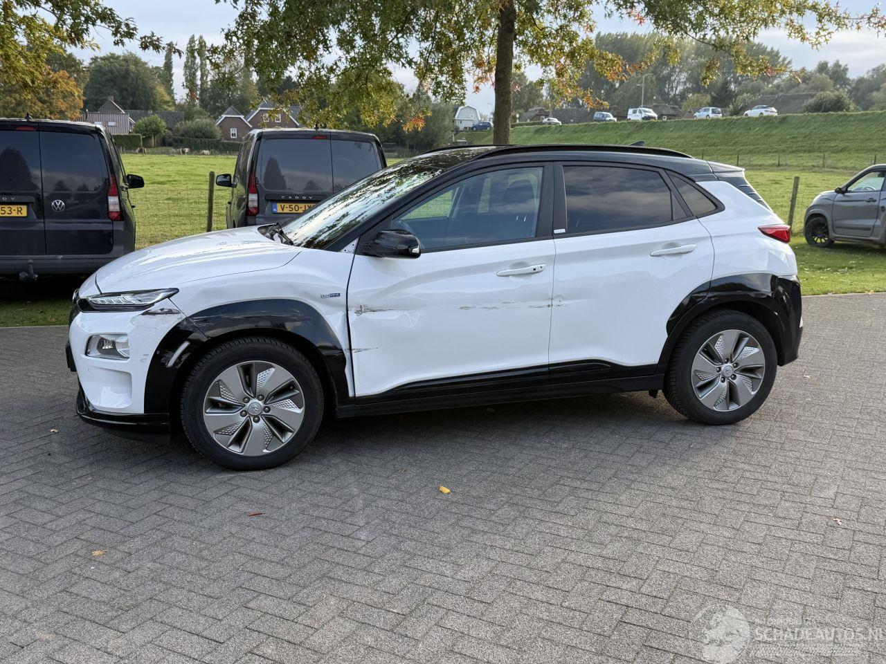 Hyundai Kona EV Premium Sky 64 kWh