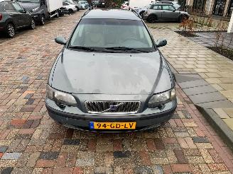 skadebil auto Volvo V-70 2.4 T GEARTRONIC 2000/9