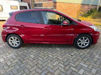 Peugeot 208 1.6 BLUE HDI ALLURE picture 7