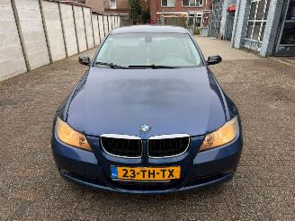 Vaurioauto  passenger cars BMW 3-serie 318 I HIGH EXECUTIVE 2006/9