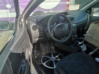 Renault Clio  picture 9
