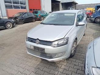 Coche siniestrado Volkswagen Polo Polo V (6R), Hatchback, 2009 / 2017 1.2 TDI 12V BlueMotion 2010