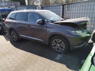 Coche siniestrado Mitsubishi Outlander Outlander (GF/GG), SUV, 2012 / 2022 2.2 DI-D 16V Clear Tec 4x2 2016