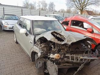 Vrakbiler auto Mini Cooper Mini (F55), Hatchback 5-drs, 2013 1.5 12V Cooper 2016/1