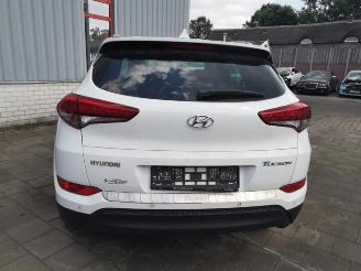 Vrakbiler auto Hyundai Tucson Tucson (TL), SUV, 2015 1.6 GDi 16V 2WD 2018/3