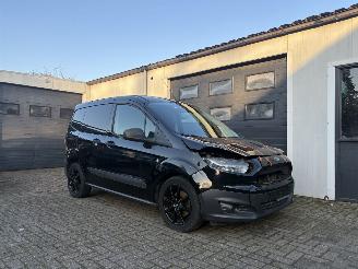 Unfallwagen Ford Transit courier 2017/10