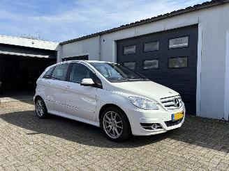 Schadeauto Mercedes B-klasse 180 blue efficiency business class 2011/2