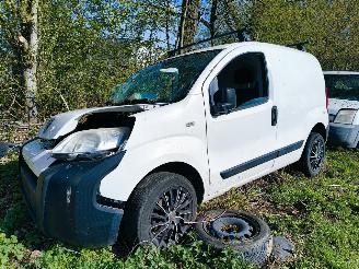 uszkodzony samochody osobowe Peugeot Bipper Peugeot Bipper 1.3 HDi XR Profit + 2015 2015/1