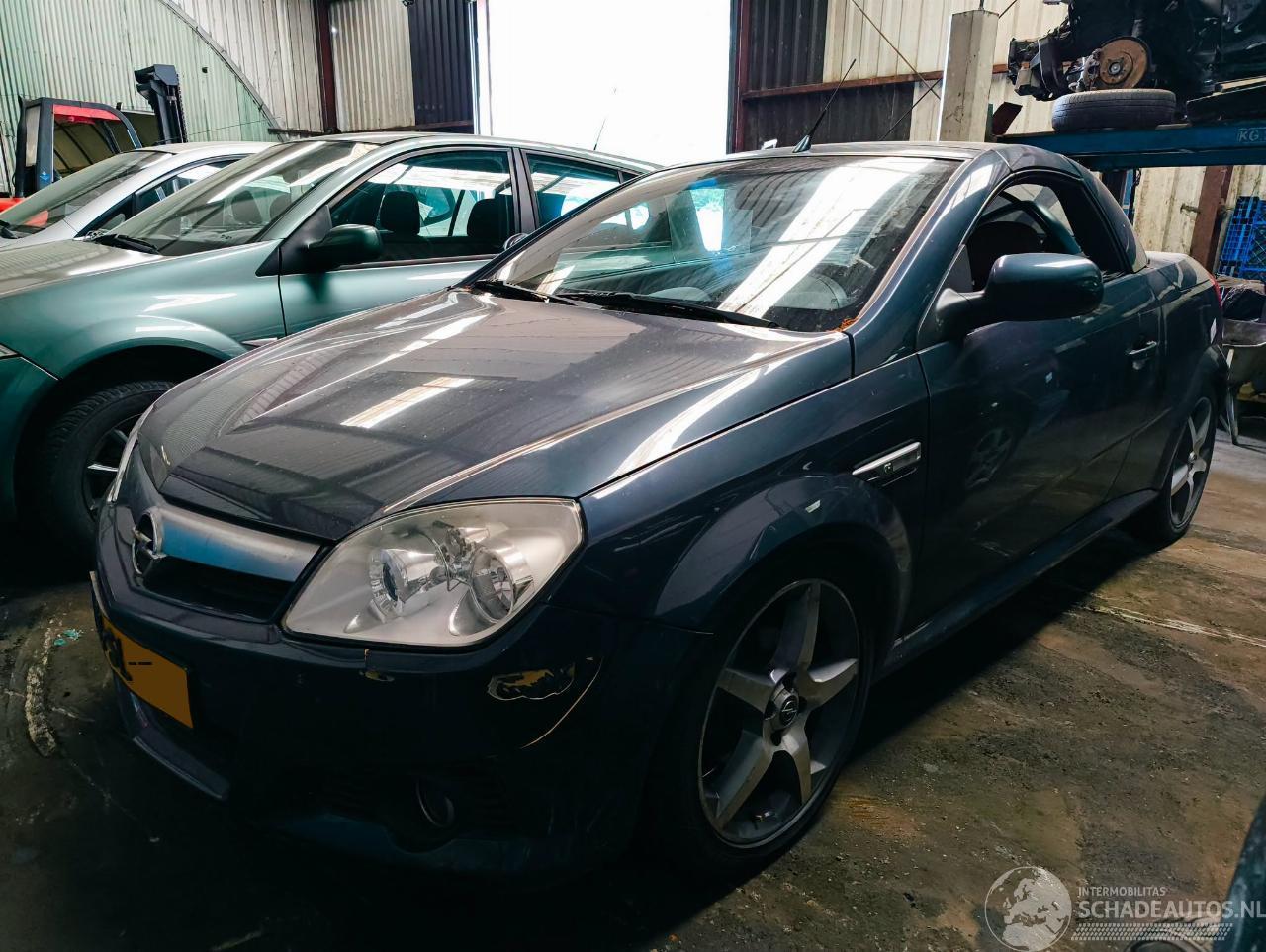Opel Tigra Opel Tigra TwinTop 1.4-16V Linea Rosso