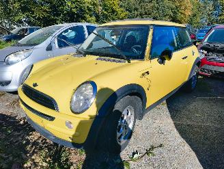 Salvage car Mini One 1.6 One Salt 2002/11