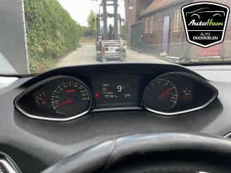 Peugeot 308 308 SW (L4/L9/LC/LJ/LR), Combi 5-drs, 2014 / 2021 1.2 12V e-THP PureTech 130 picture 18