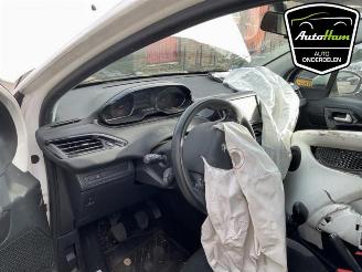 Peugeot 208 208 I (CA/CC/CK/CL), Hatchback, 2012 / 2019 1.0 Vti 12V PureTech picture 16