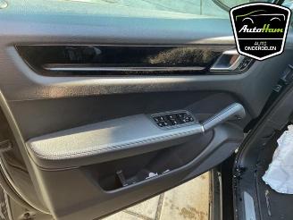 Porsche Cayenne Cayenne III (9YA), SUV, 2017 3.0 V6 24V Turbo E-Hybrid picture 32