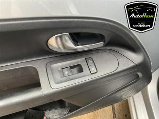 Volkswagen Up! Up! (121), Hatchback, 2011 1.0 12V 60 picture 17