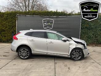Coche siniestrado Volvo V-40 V40 (MV), Hatchback 5-drs, 2012 / 2019 1.6 T2 GTDi 16V 2014/9