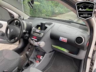 Peugeot 107 107, Hatchback, 2005 / 2014 1.0 12V picture 15
