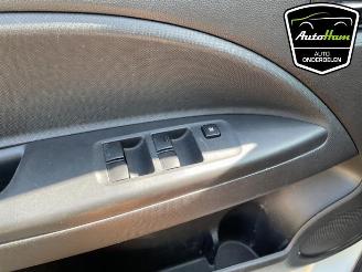 Mitsubishi Space-star Space Star (A0), Hatchback, 2012 1.0 12V picture 15