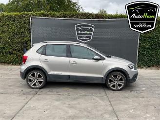 Coche siniestrado Volkswagen Polo Polo V (6R), Hatchback, 2009 / 2017 1.2 TSI 2011/8