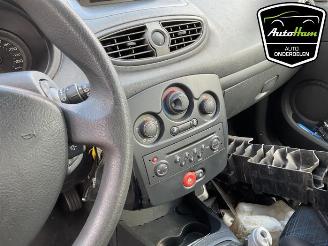 Renault Clio Clio III (BR/CR), Hatchback, 2005 / 2014 1.2 16V 75 picture 17
