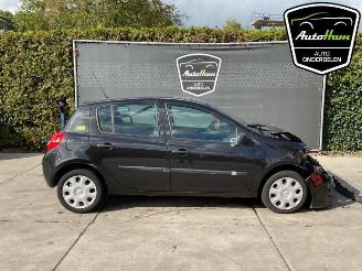 Voiture accidenté Renault Clio Clio III (BR/CR), Hatchback, 2005 / 2014 1.2 16V 75 2008/8